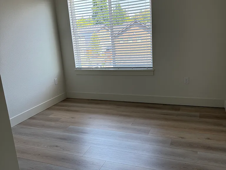 3311 NE 42nd Pl #1 — Photo 18