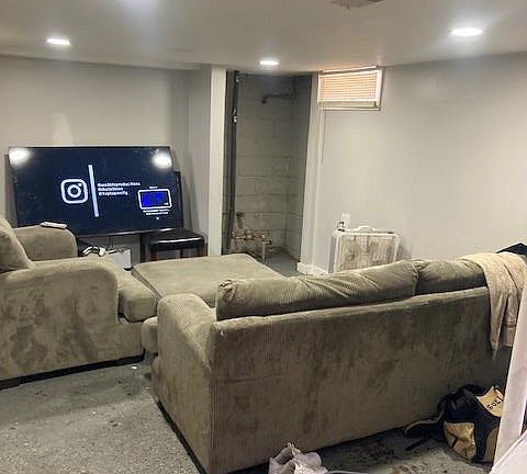 4th image of 15826 Bentler St