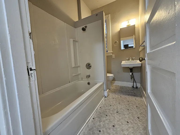 1915 E Cherry St #D — Photo 14