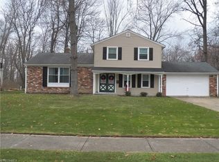 6098 Bellevue Dr, North Olmsted, OH 44070