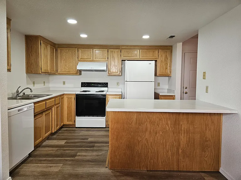 223 Bear Springs Rd #B — Photo 6