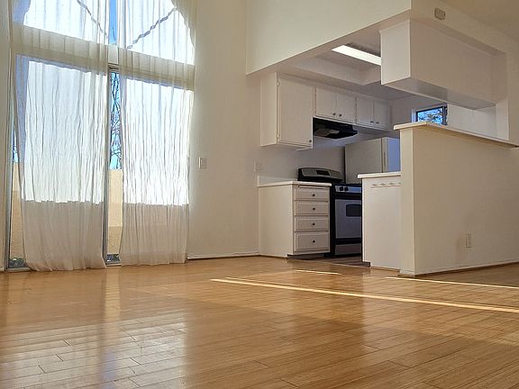 2nd image of 2305 Glendale Blvd #204