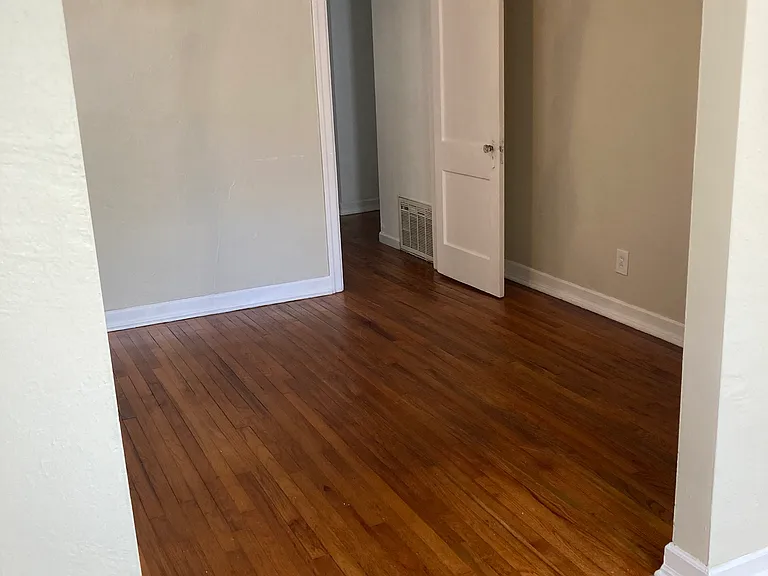 2751 Oak St — Photo 9