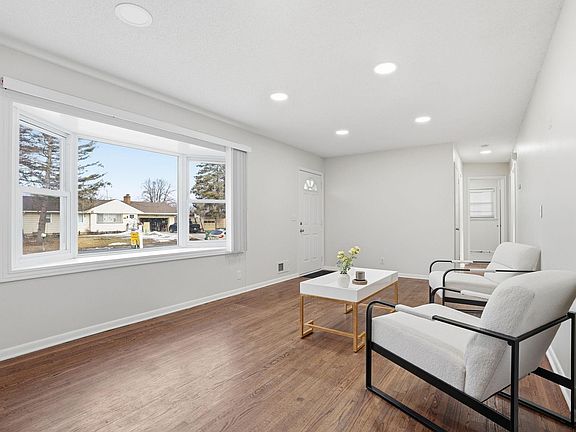 5th image of 463 11th Ave NW
