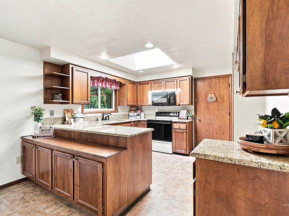 4th image of 1237 E Cerramar Ct