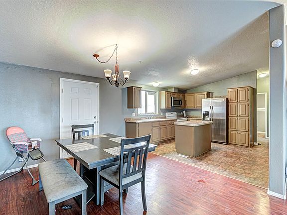 4th image of 315 N Elm Ave