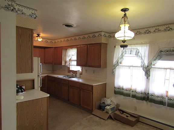 5th image of 170 E Sycamore Dr