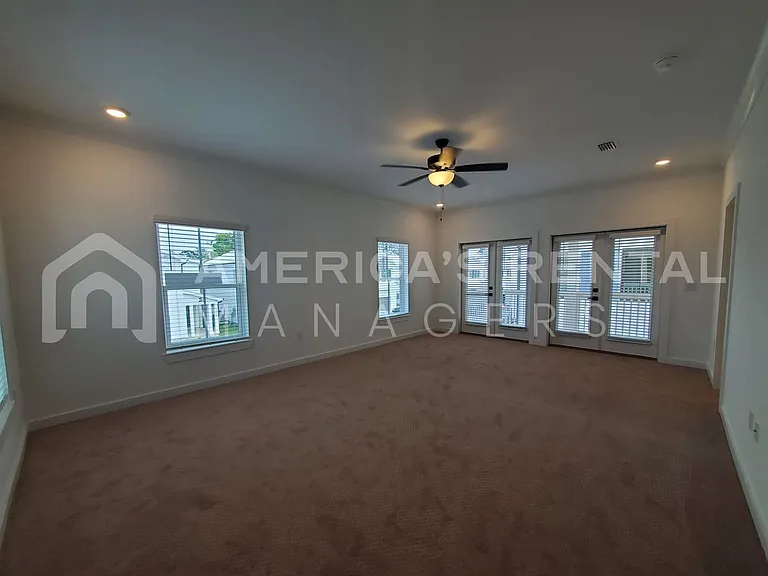 4676 Casablanca Dr — Photo 10