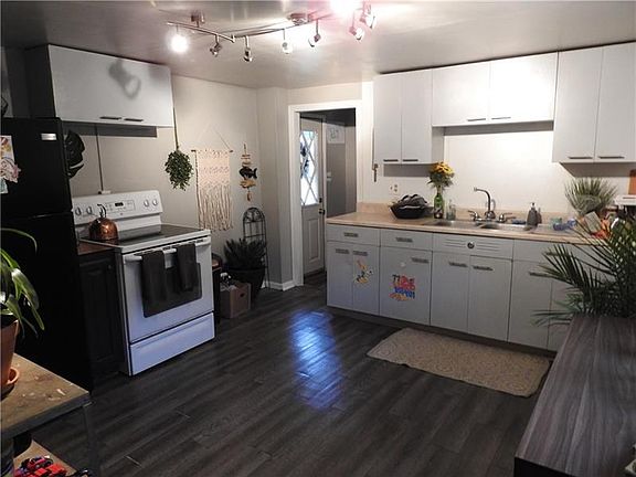 3rd image of 117 Wilkes Ave