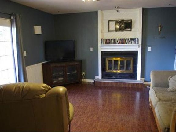 3rd image of 221 Orourke Dr