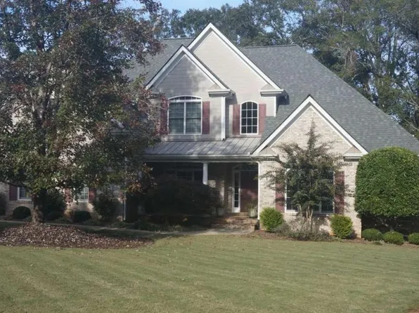 183 Sunrise Dr, Hoschton, GA 30548