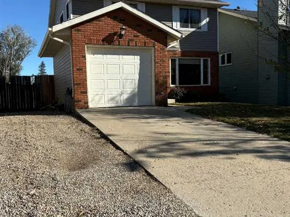 165 W Greig Dr, Red Deer, AB T4P 2N4