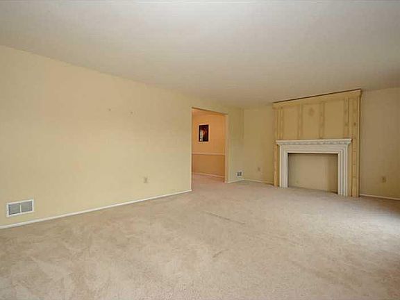 3rd image of 6525 Coventry Ct