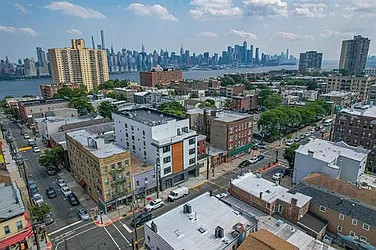 6710 Park Avenue, #401