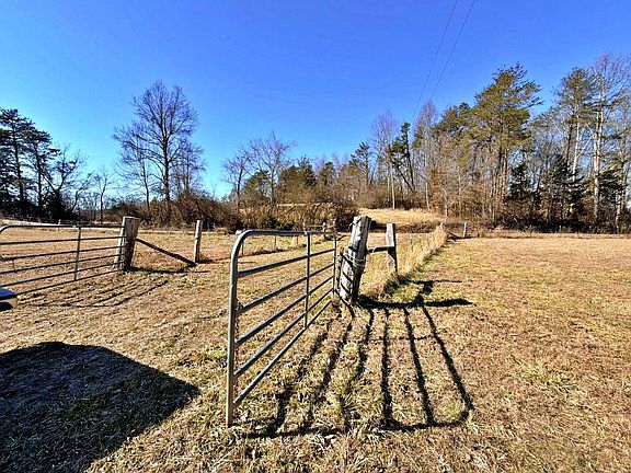 4th image of 1678 Ward Rd