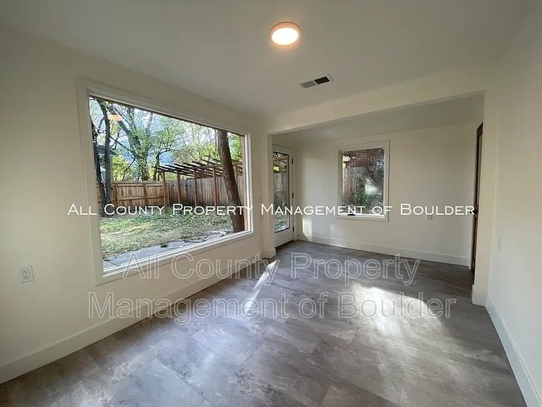 528 Pearl St — Photo 15