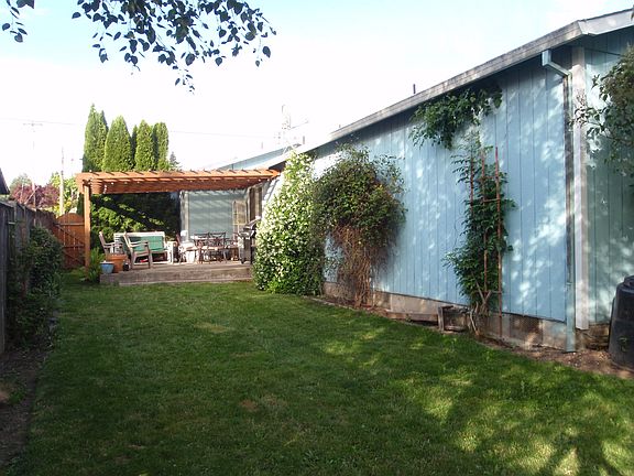 side/back yard