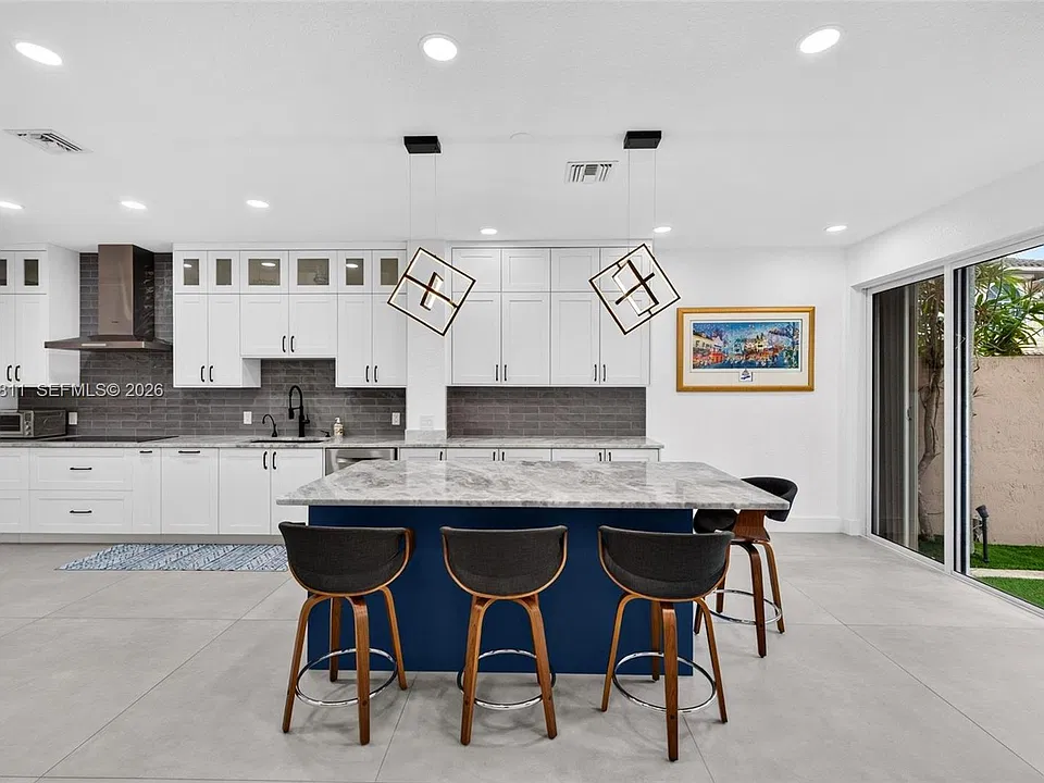 200 NE 14th Ave #6