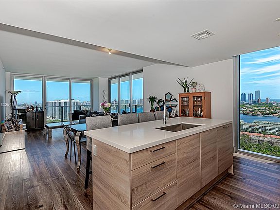 4th image of 16385 Biscayne Blvd Unit 2607