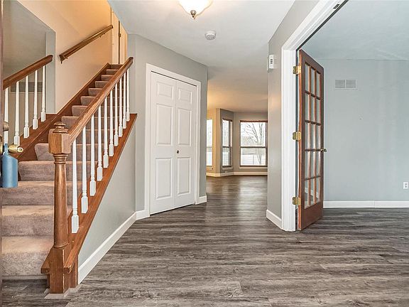2nd image of 10 Willow Creek Estates Ct