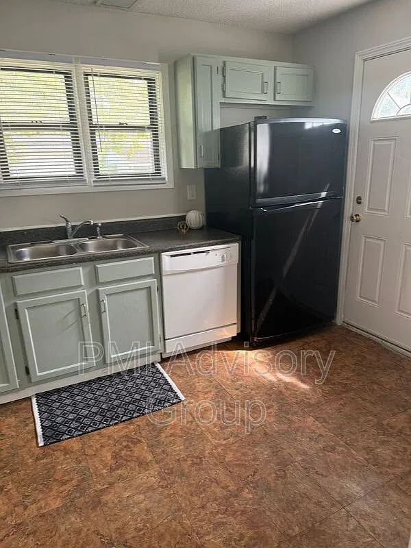 4 bed, 2.0 bath, 1332 sqft, $1,500 — Photo 4