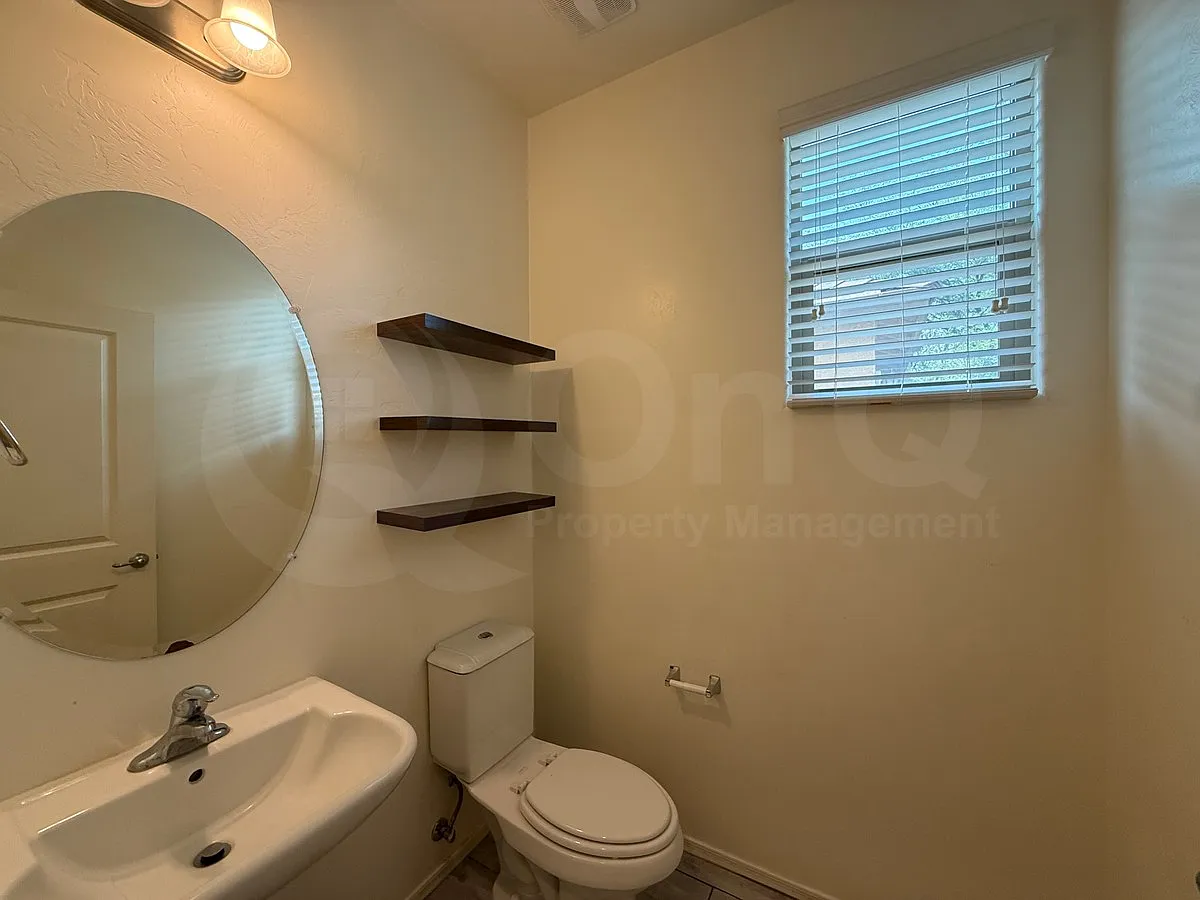 4 bed, 2.5 bath, 2395 sqft, $2,199 — Photo 4