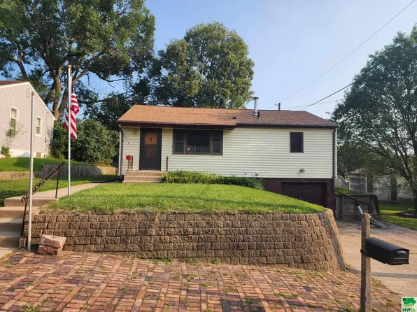 3214 10th St, Sioux City, IA 51105