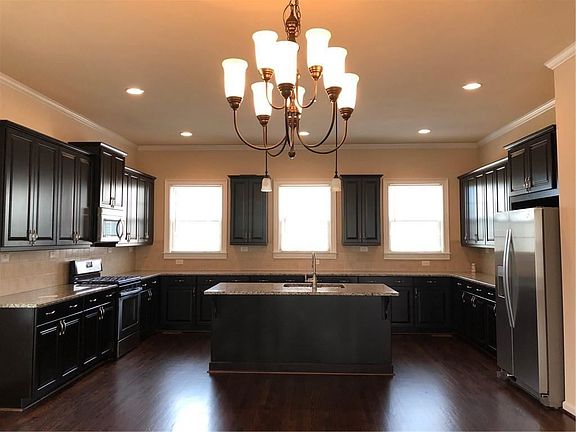3rd image of 1001 Bergeron Pl