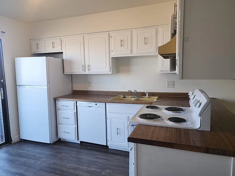 32 Royal Crest Dr #A — Photo 7