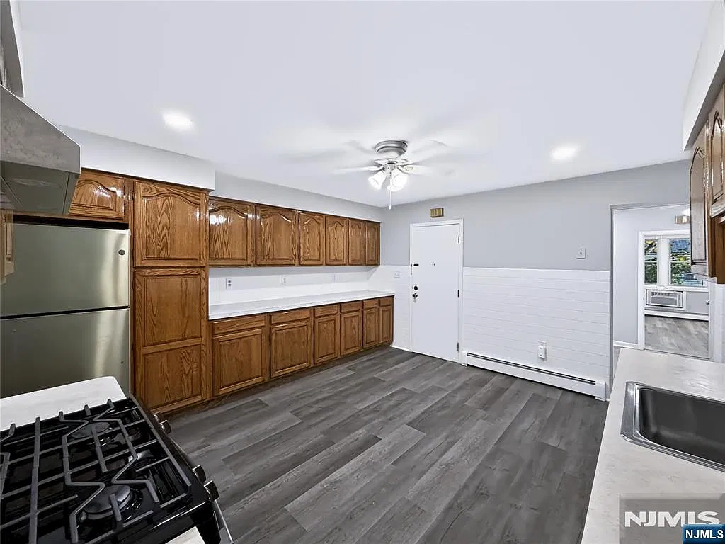 3 bed, 1.0 bath, $2,600 — Photo 4