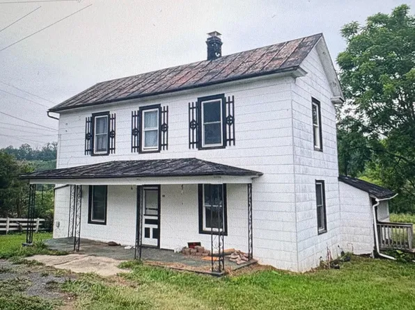 426 E Craig St, Craigsville, VA 24430