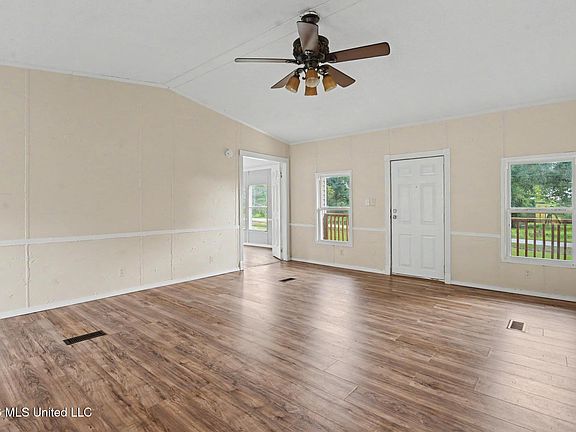3rd image of 128 Rosewood Ln