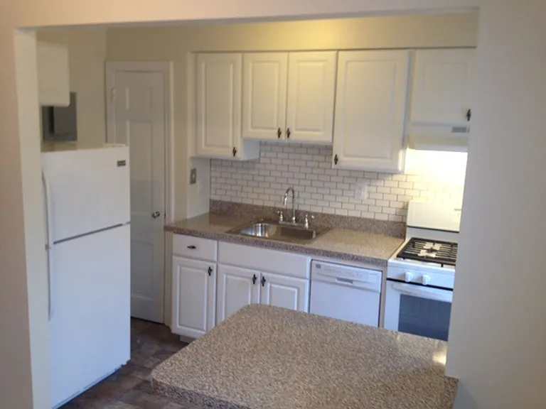 Jericho Manor Apartments — Photo 8