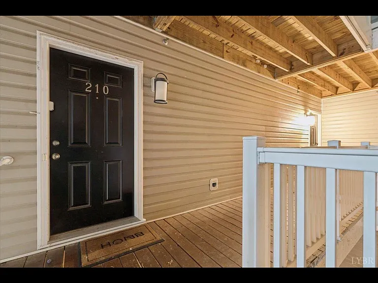 623 Wyndhurst Dr #210 — Photo 3