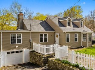 30 Mayfair Ln, Mahopac, NY 10541