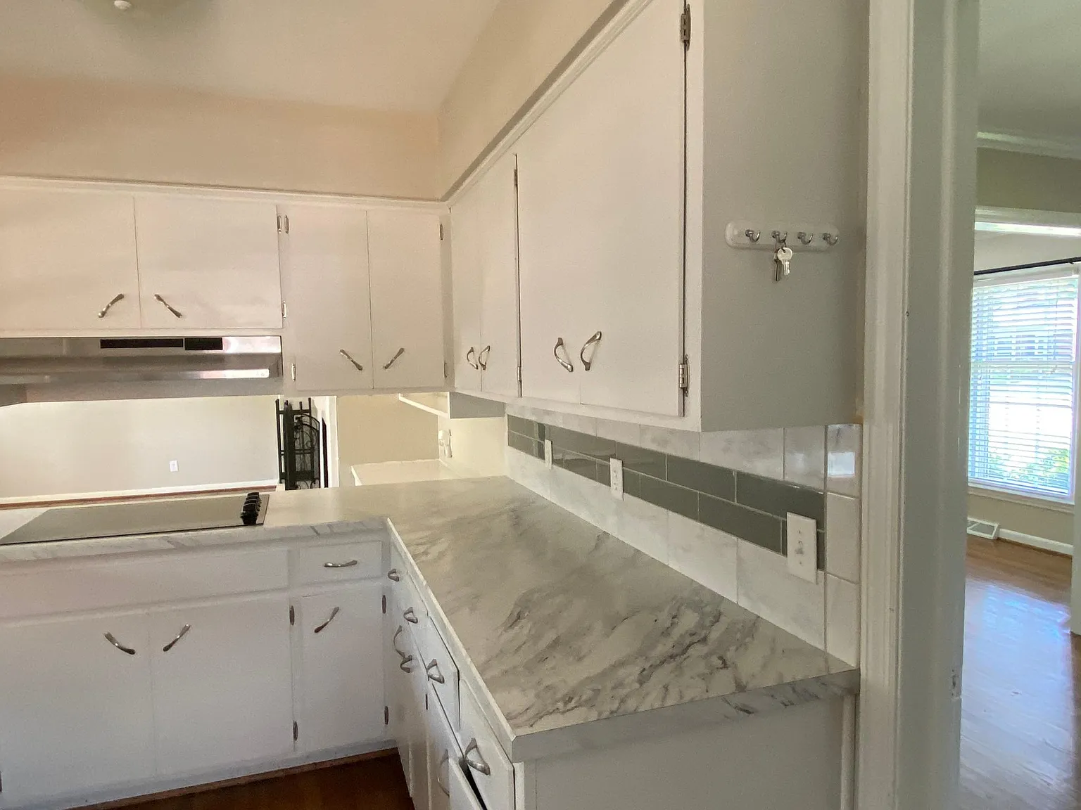 3 bed, 1838 sqft, $2,275 — Photo 3