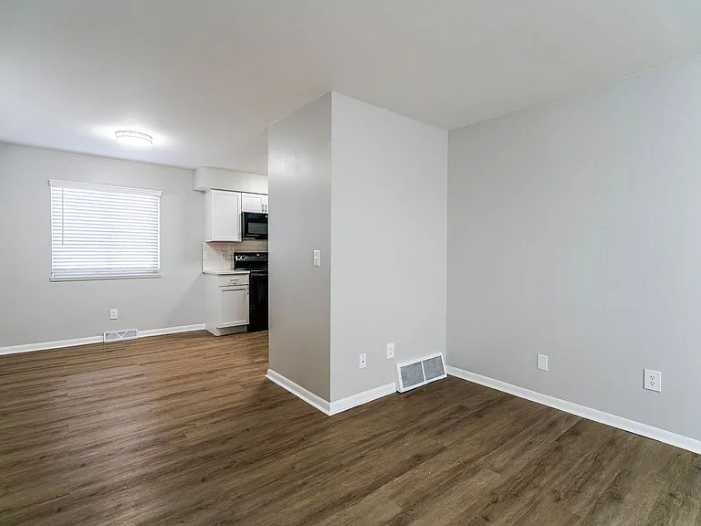 656 Riverview Dr #B — Photo 3