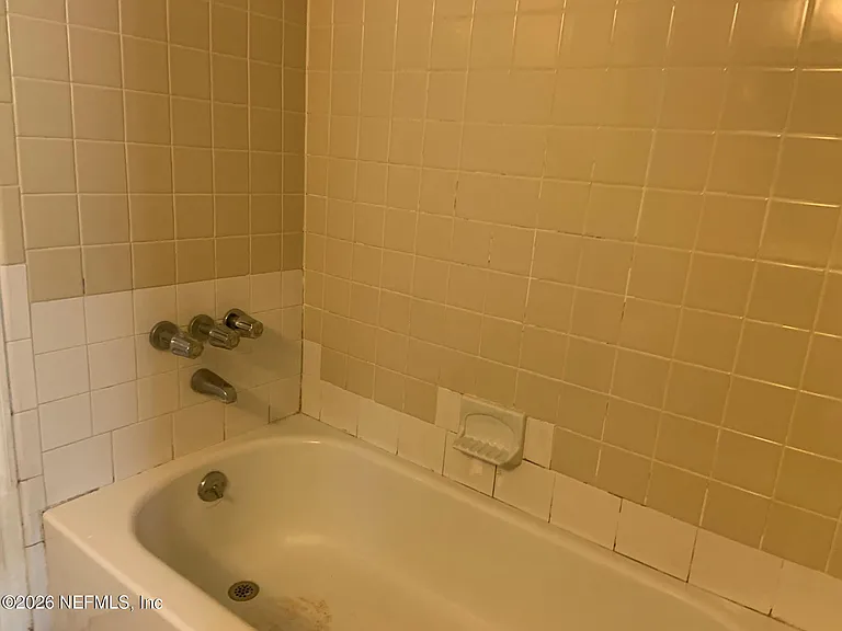 453 Bentwood Ln #B — Photo 13
