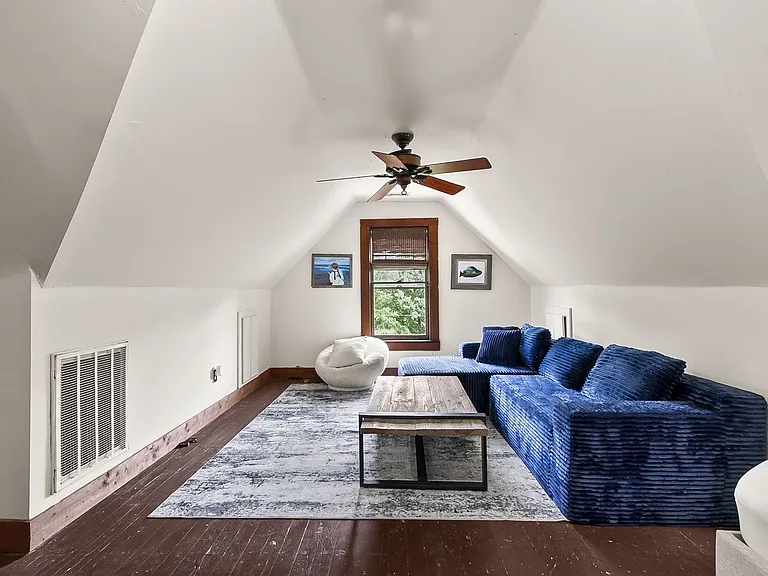 1304 Riverside Dr — Photo 43