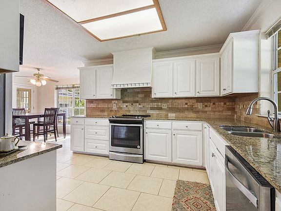 5th image of 18221 N Sheridane Ct