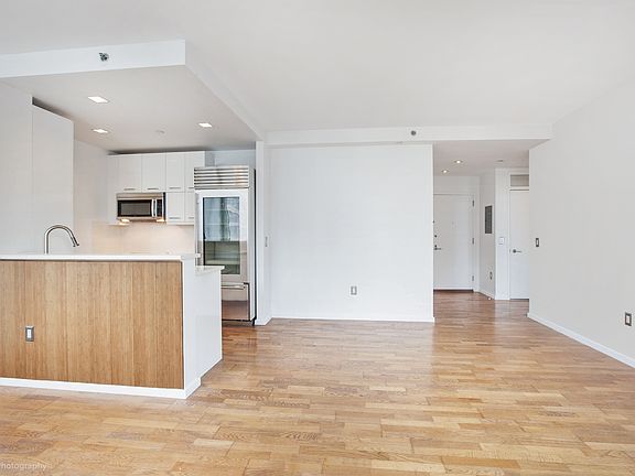 5th image of 635 W 42nd St APT 23H