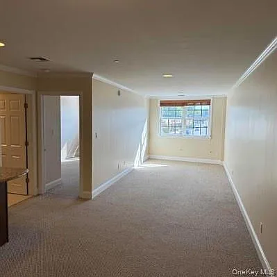 14 Willis Ave