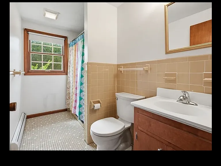 73 N Maple St — Photo 15