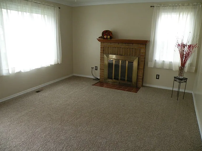 4516 E 6th Ave — Photo 2