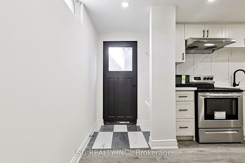 Kitchener House for rent - 2 Bedrooms — photo 4