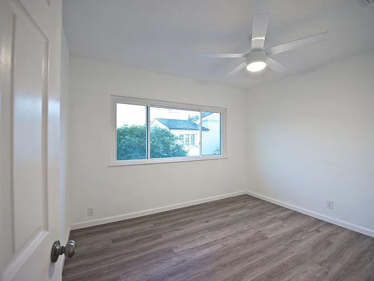 5210 Neptune Ave — Photo 15