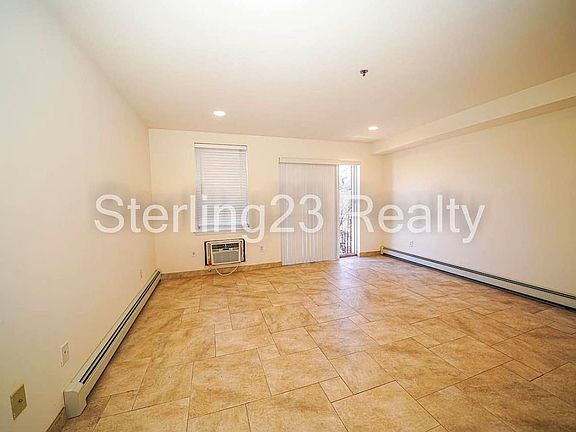 5th image of 3013 30th St APT 3B