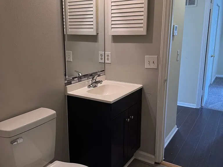646 A & B Greenfield St — Photo 11