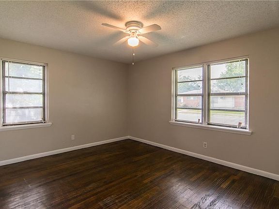 4th image of 1705 Lewis Dr
