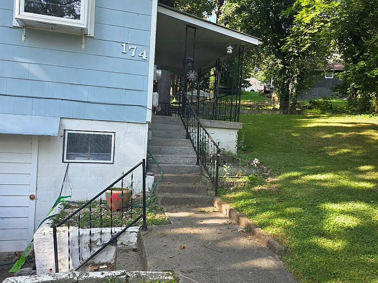 174 W Wadsworth Cir — Photo 1